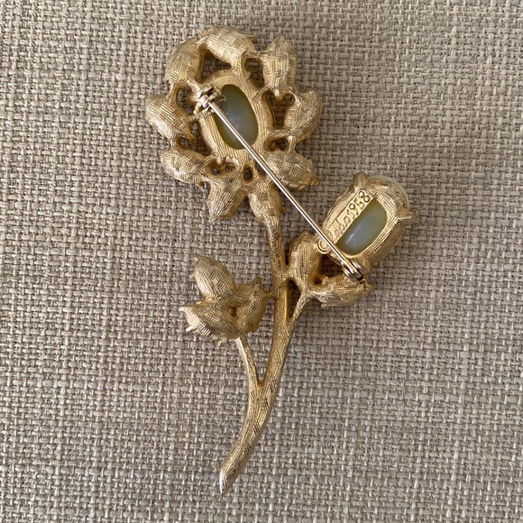 Vintage Earrings & Brooch , a Set - Picture 7 of 11